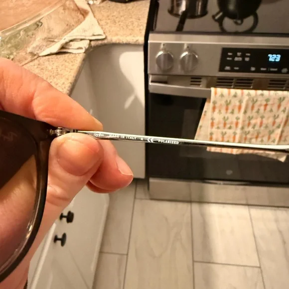 Polarized Ray-Ban Women's Tortoise Frame Sunglasses with Brown Lenses ‘Erika’ - Picture 5 of 6